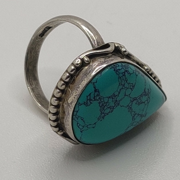 Vintage Turquoise Colored Howlite Necklace And Ring With Metal Feather Earrings - Picture 5 of 10